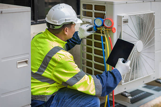 Professional Hvac technician working in Breese, IL